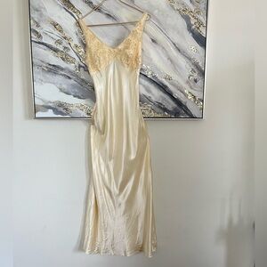ROBERTA VINTAGE Bridal Party pastel Yellow Satin maxi Slip Dress